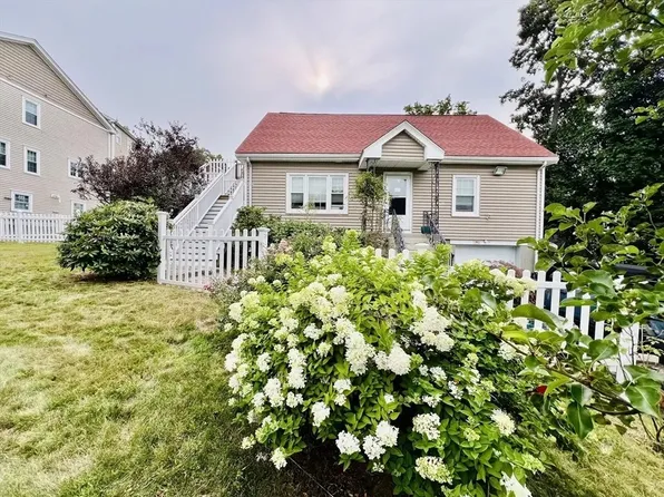 158 Houghton St #B, Worcester, MA 01604