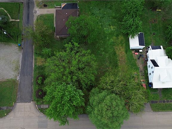 3rd image of 401 & 407 W Chestnut St