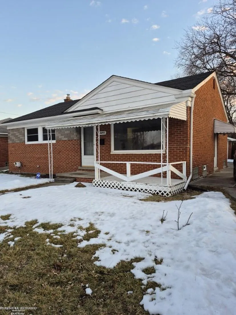 24895 Beck Ave photo 1
