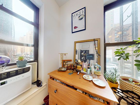 3rd image of 163 W 17th St APT 2B