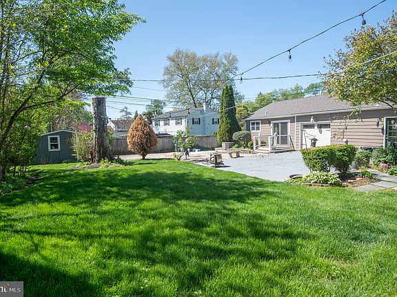 3rd image of 20 Vassar Dr