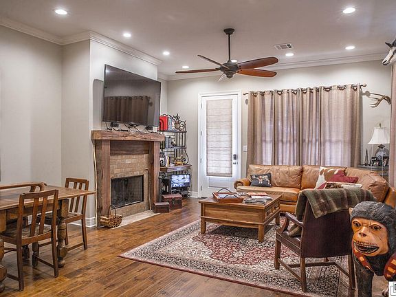 2nd image of 2704 Carondelet Ln