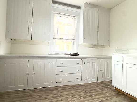 4th image of 1260 Newport Ave #1
