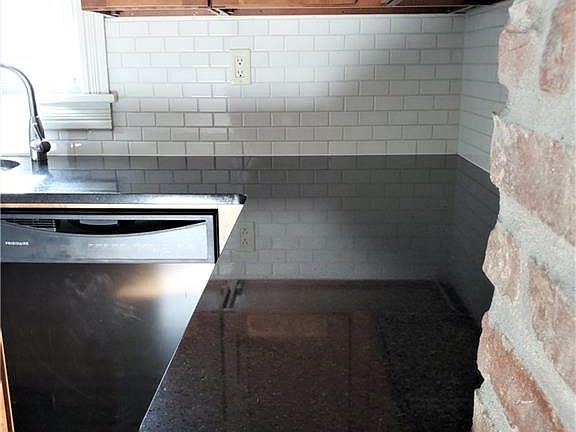 5th image of 102 N Midland Ave #2