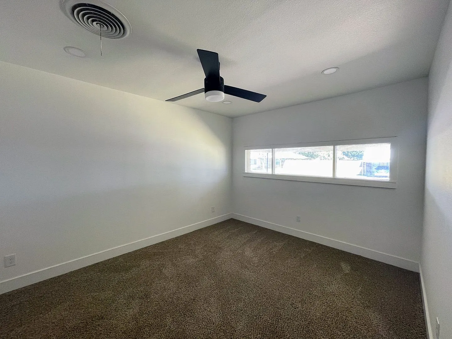 Charming 3BR/2BA Home in Lamesa Move-In Ready! — Photo 4