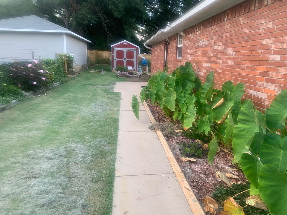 2nd image of 2905 Savannah St #1
