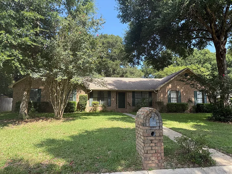 9805 Huntsman Path — Photo 1