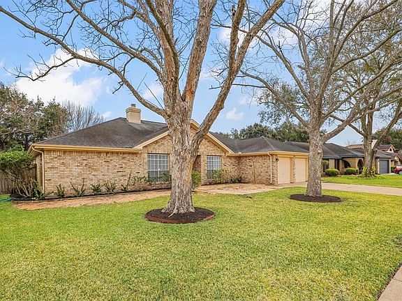 3rd image of 802 Foxglove Dr