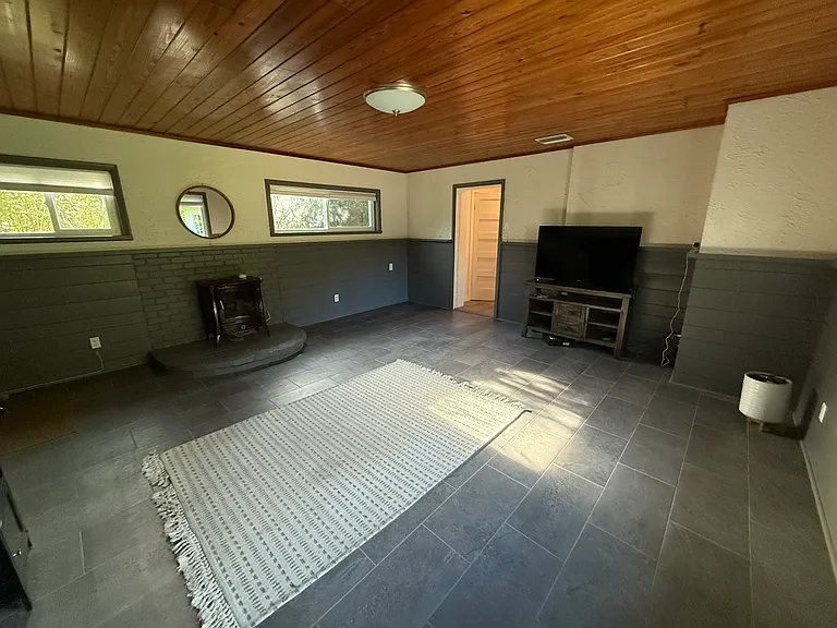 1004 Camphor Ln — Photo 10