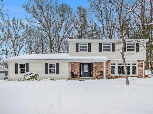 350 Horseshoe Ct, Plainwell, MI 49080