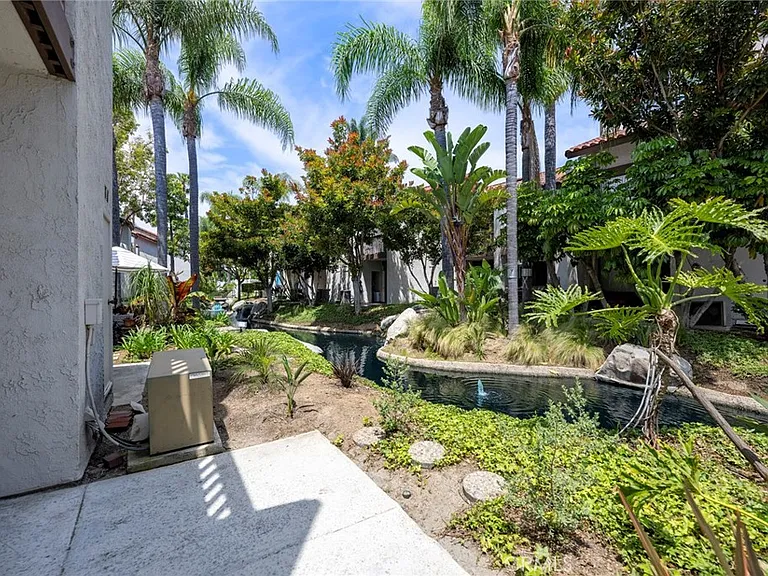 319 Molokai Dr — Photo 16