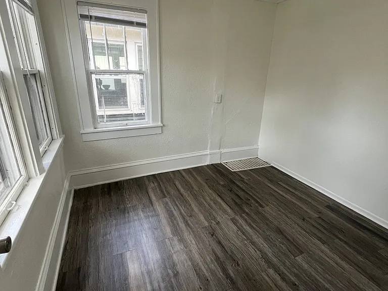 571 Charles Ave — Photo 5