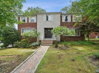 41 Hickory St, Englewood Cliffs, NJ 07632