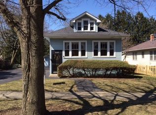 548 Division St, Barrington, IL 60010