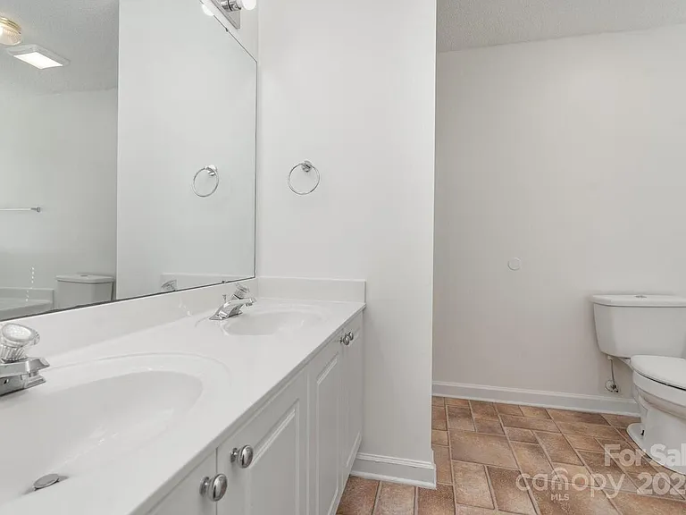 1247 Spring View Ct — Photo 4