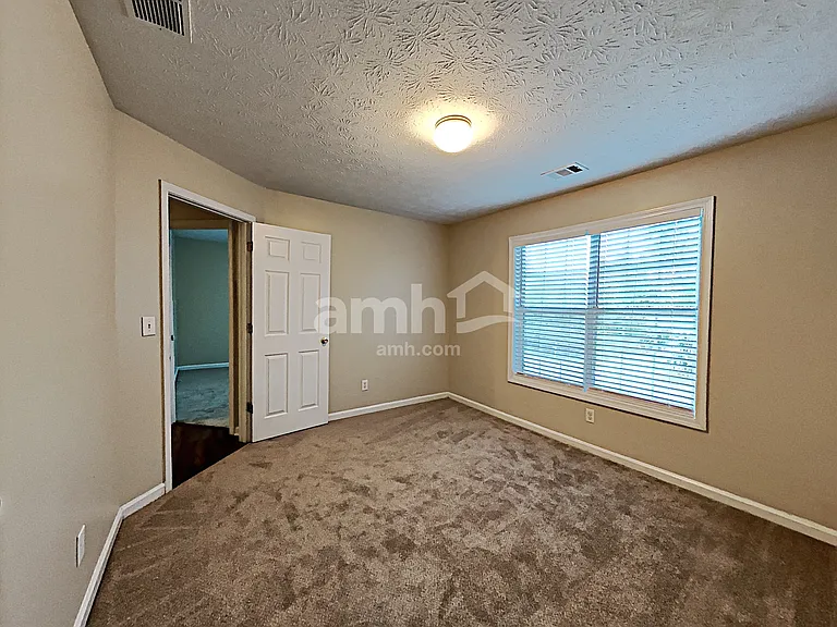 1500 Chalet Cir — Photo 13