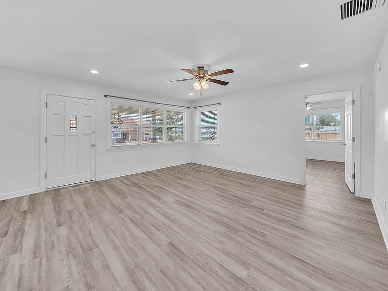 4900 S Lakewood Dr — Photo 11