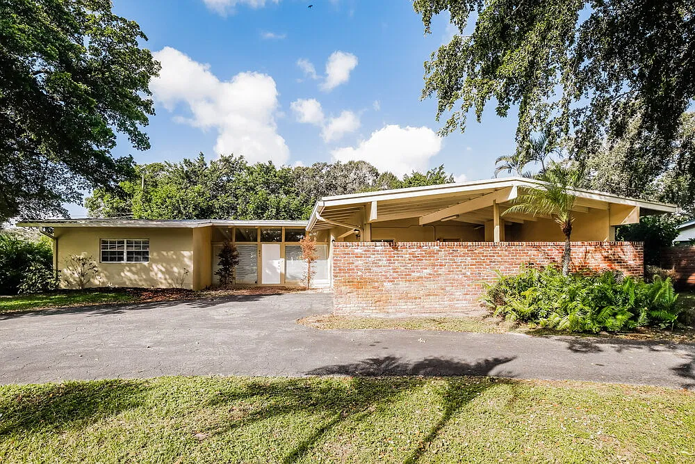 3 bed, 2.0 bath, 2200 sqft, $4,150 — Photo 1