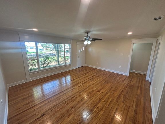 3rd image of 279 Warrenton Rd