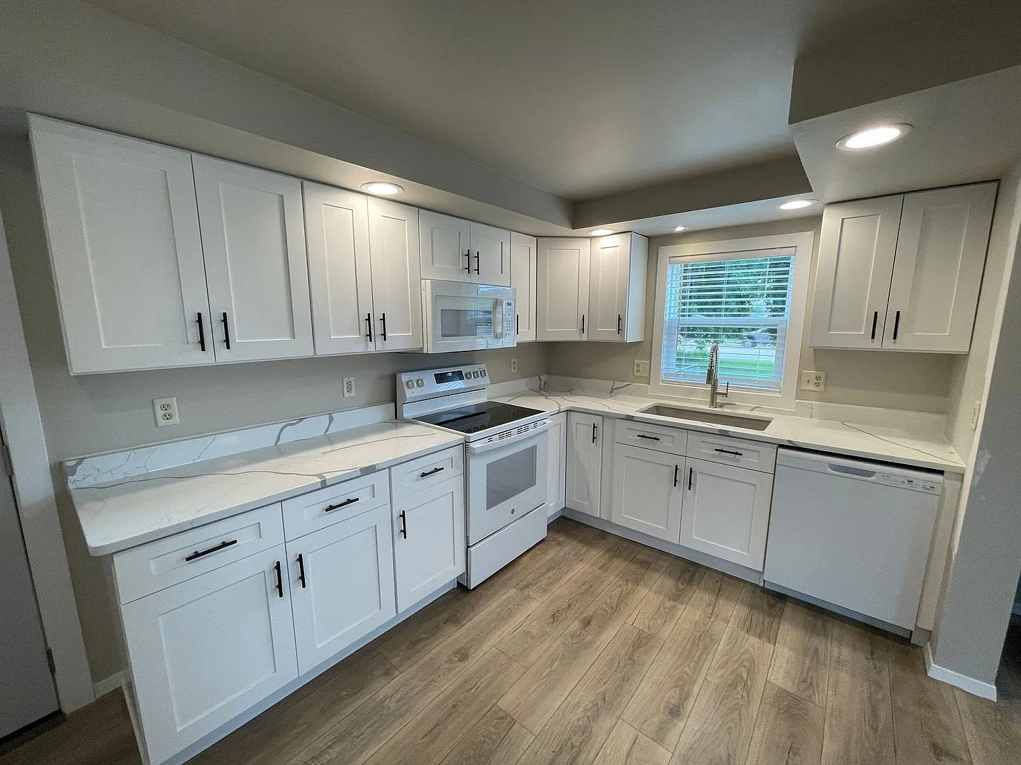 3 bed 2 bath newly remodeled single family home near downtown! — Photo 4