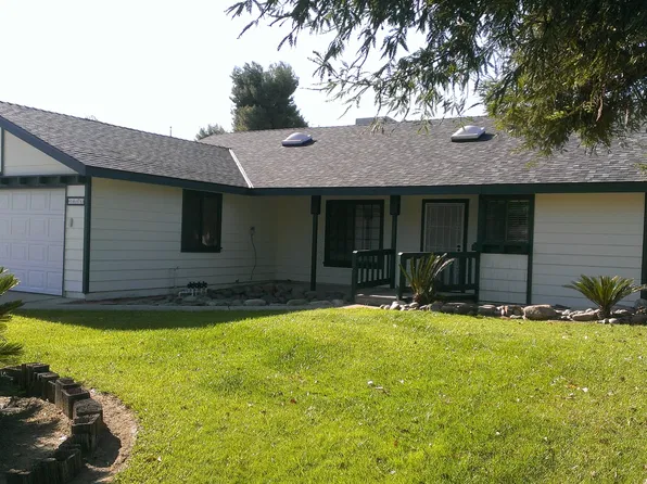 1673 E Eastbrook Ave, Tulare, CA 93274