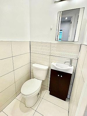 4th image of 852 Rogers Ave #4