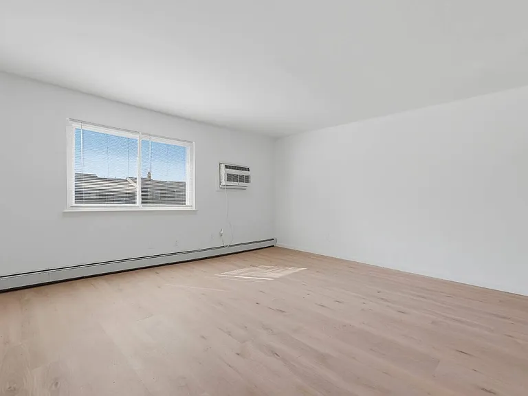 206 Chrystal Dr — Photo 5
