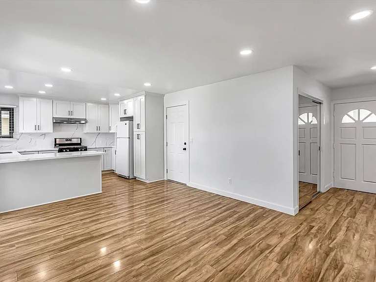 1680 Chestnut St — Photo 9