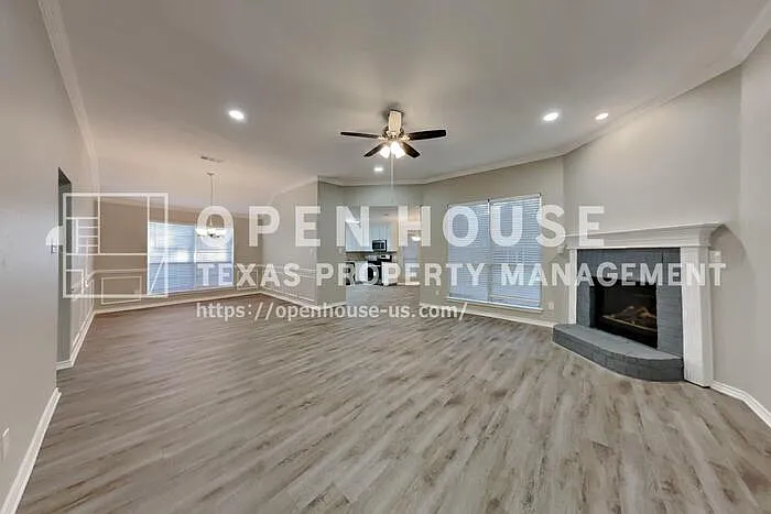 4 bed, 2.0 bath, 1830 sqft, $2,300 — Photo 3