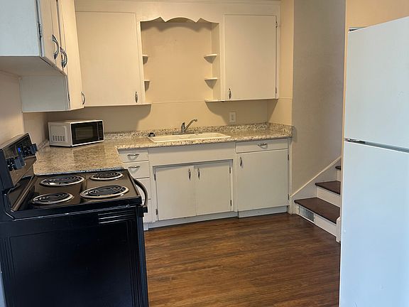 3rd image of 136 F St NW