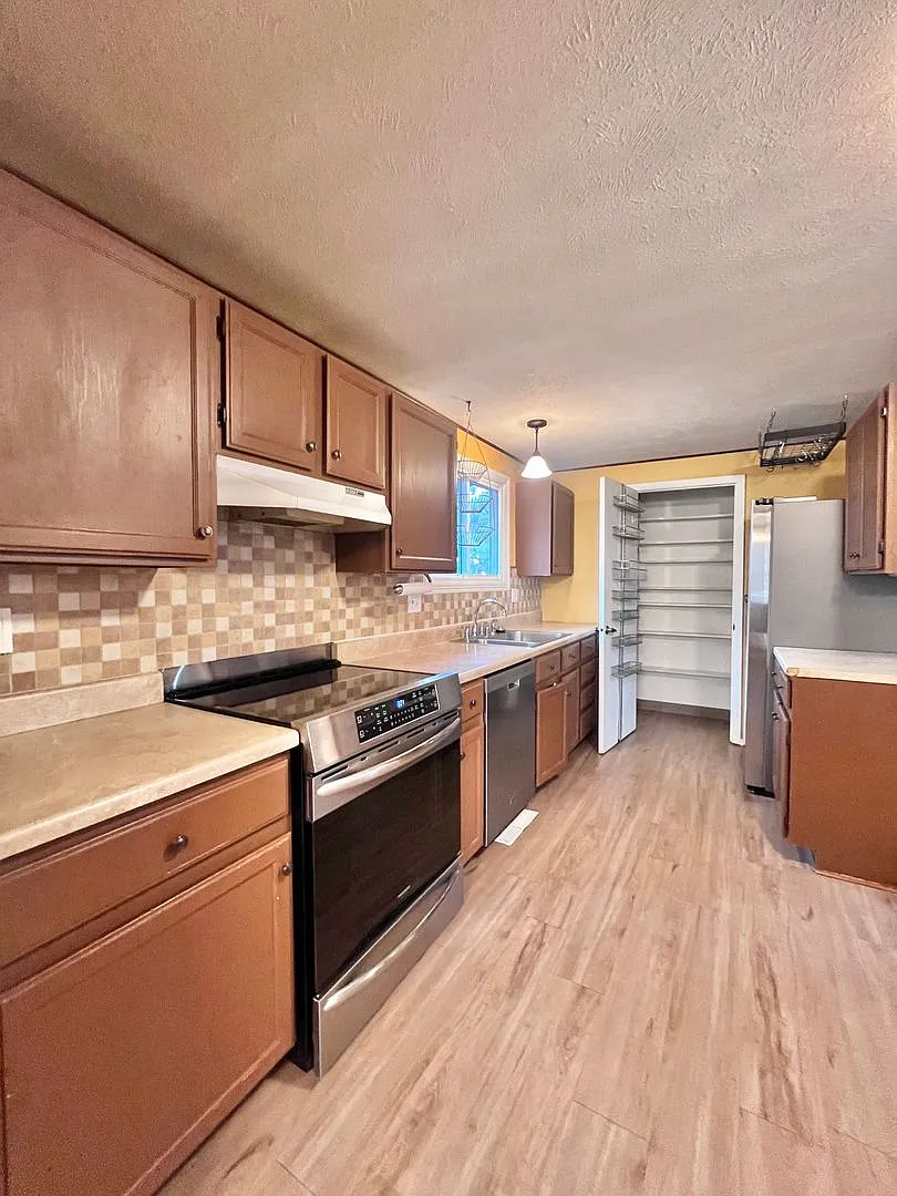 3 Bedroom 3 Bath home ready for you! Brand new flooring & HVAC! — Photo 1