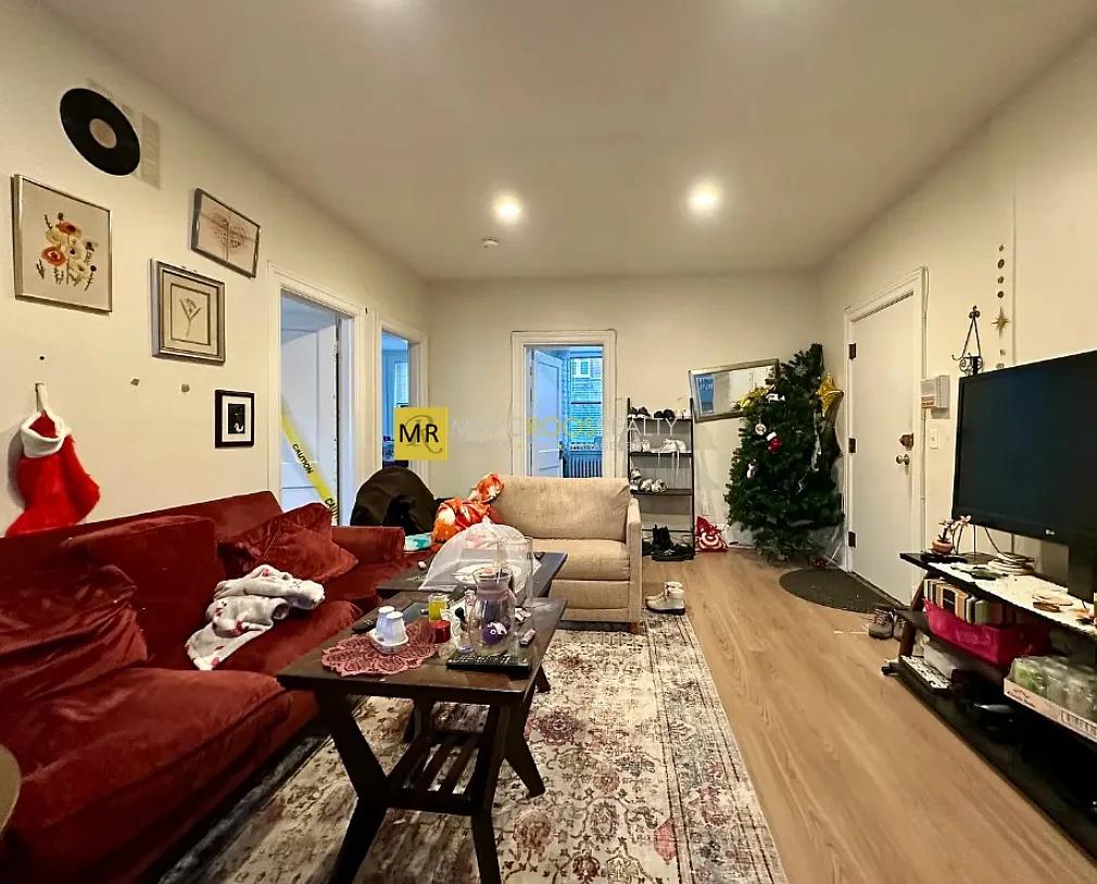 4 bed, 9999 sqft, $4,250 — Photo 2
