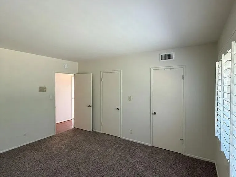 19647 Merridy St — Photo 17