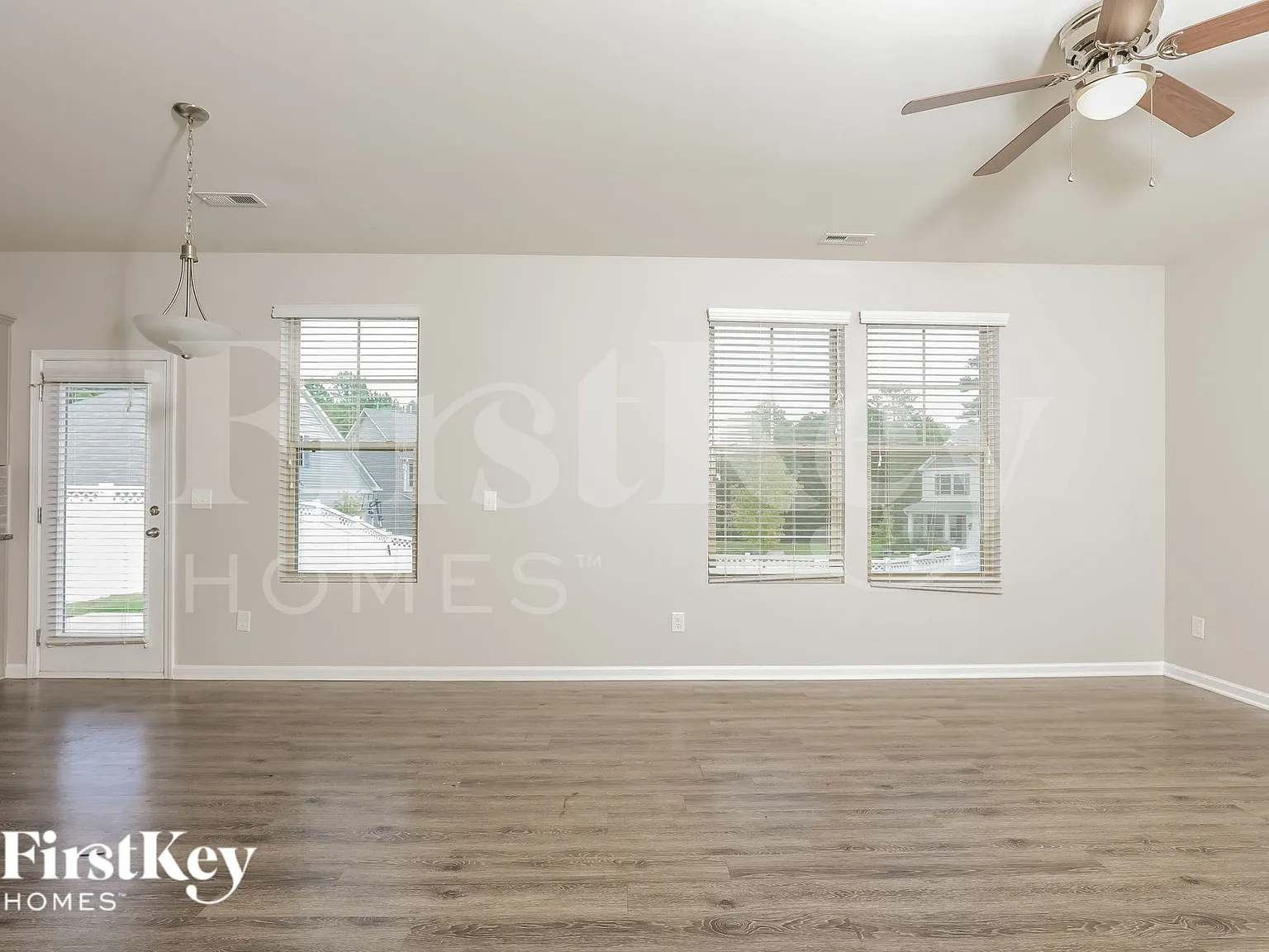 4 bed, 2.5 bath, 2114 sqft, $2,465 — Photo 2