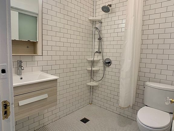 4th image of 347 Frederick St #A