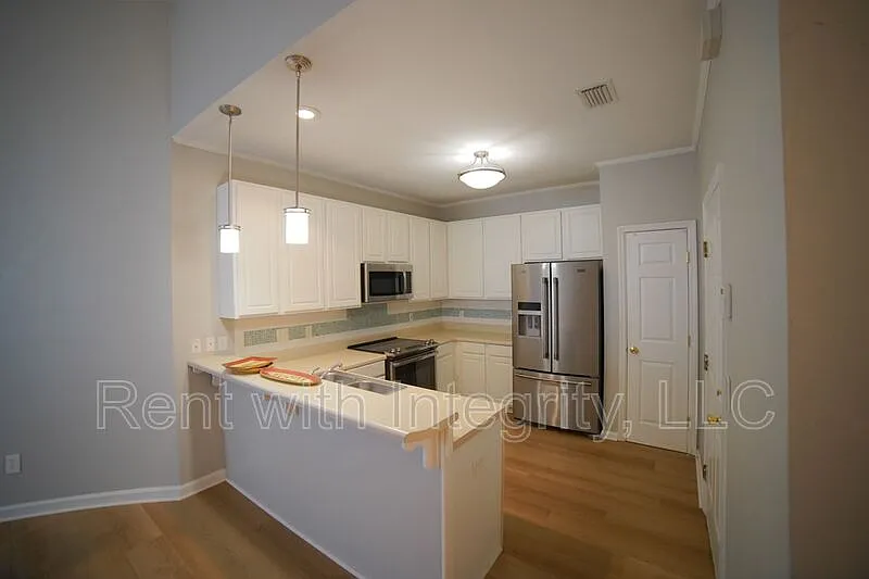 3 bed, 2.0 bath, 1361 sqft, $1,995 — Photo 4