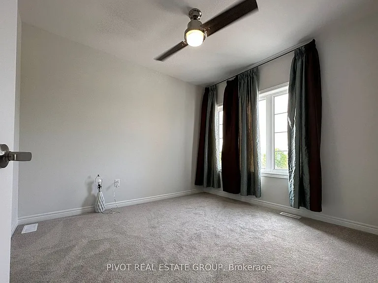 16 Littlewood Dr — Photo 4