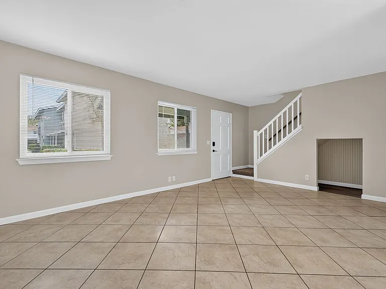9838 Argyle Dr — Photo 5