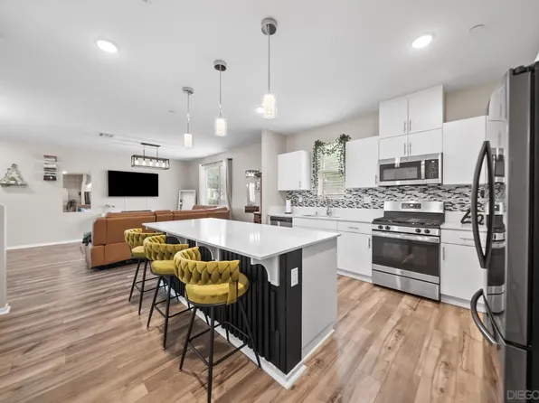 5223 Surfwalk Way #111, San Diego, CA 92154
