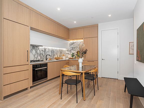4th image of 517 W 29th St APT 3A