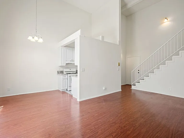 10845 Camarillo St — Photo 21