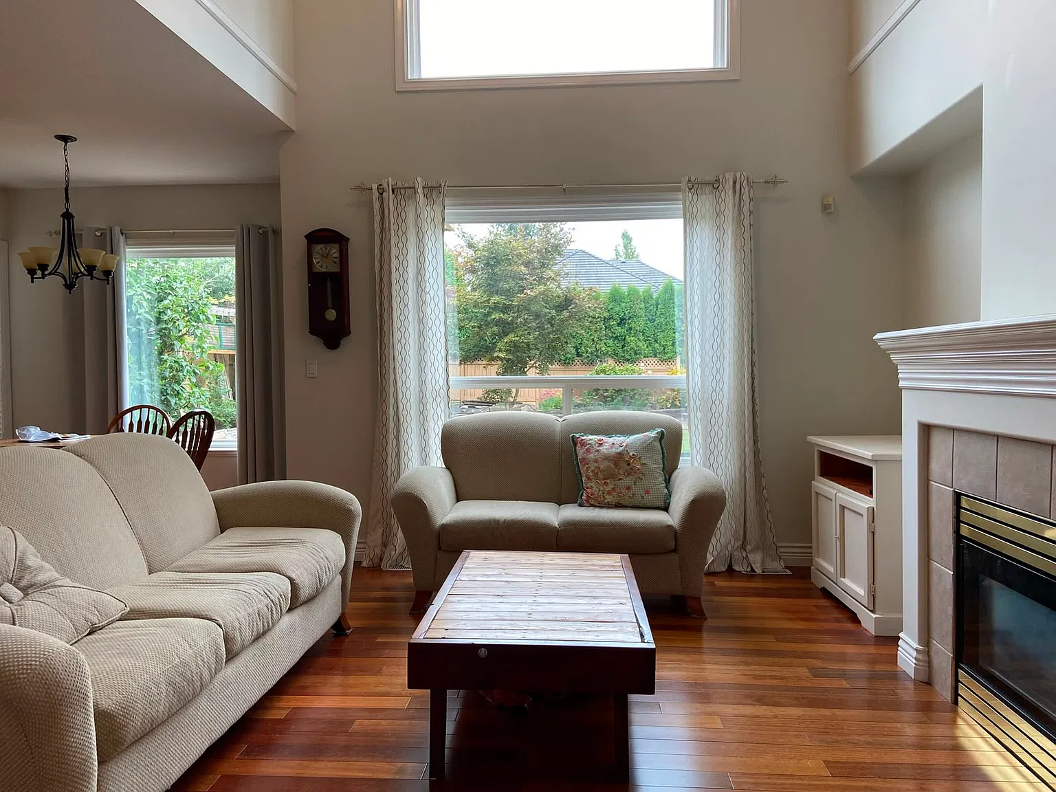 4 bed, 2.5 bath, 2800 sqft, $3,600 — Photo 4