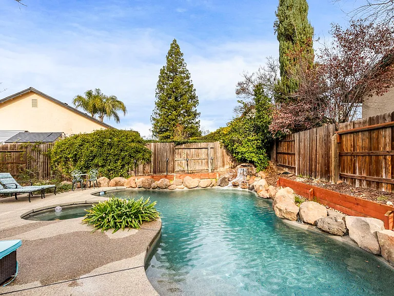 Bellsbrae Dr — Photo 4