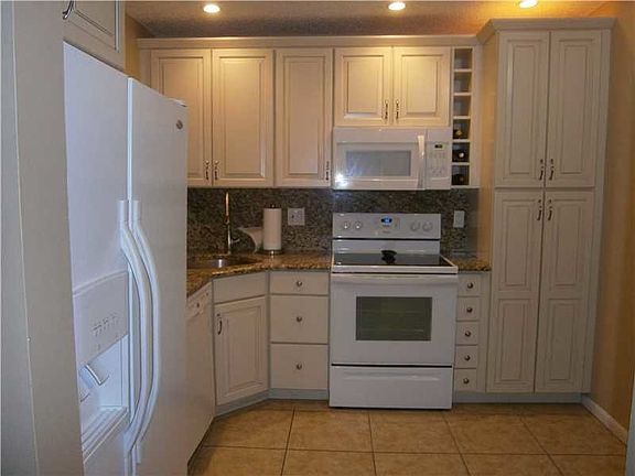 2nd image of 2538 Carambola Cir N