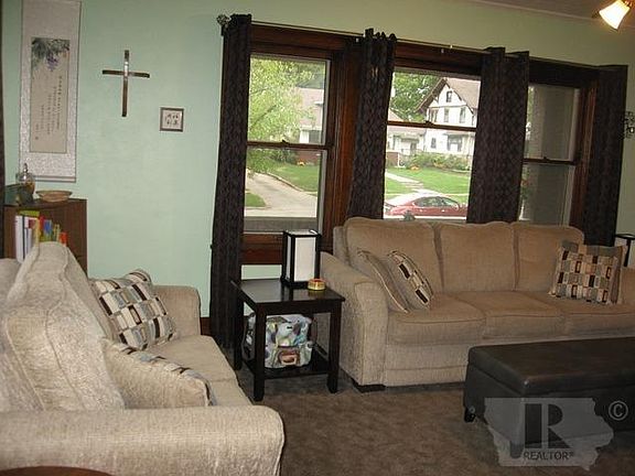 4th image of 1007 1st Ave E