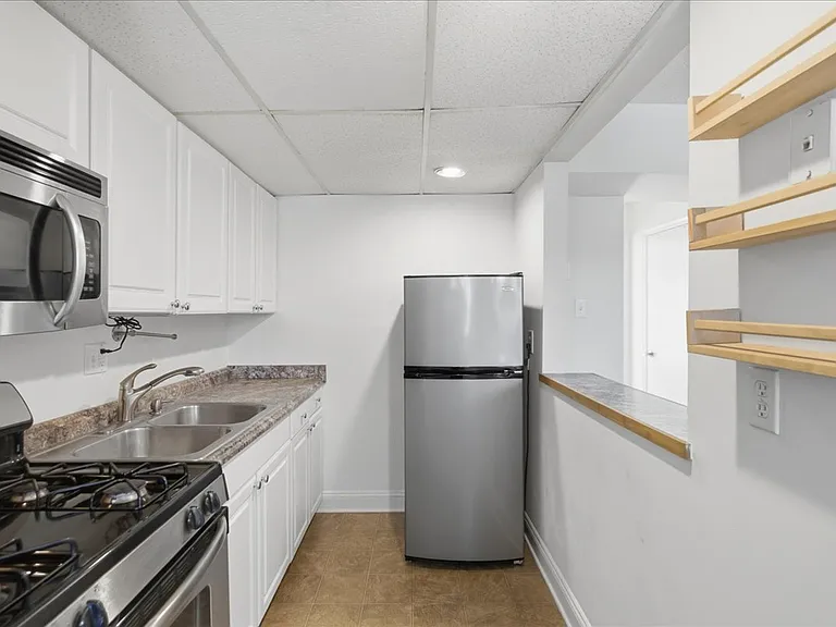 116 N Indian Aly #203 — Photo 3