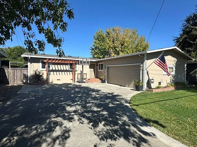 3 bed, 2.5 bath, 1801 sqft, $3,950 — Photo 1