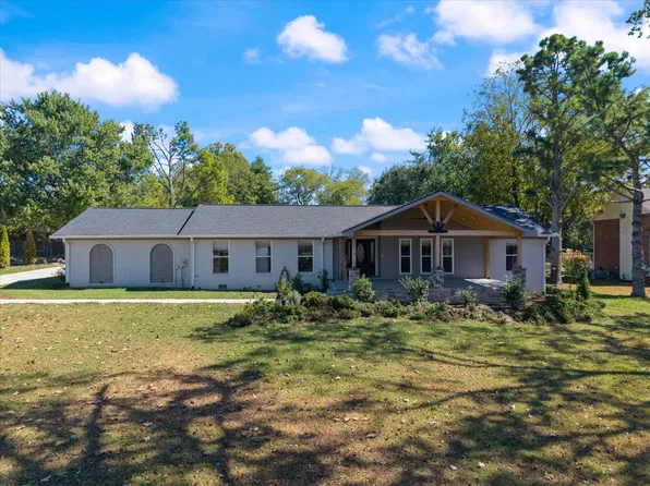 1037 S Brookside Dr, Gallatin, TN 37066