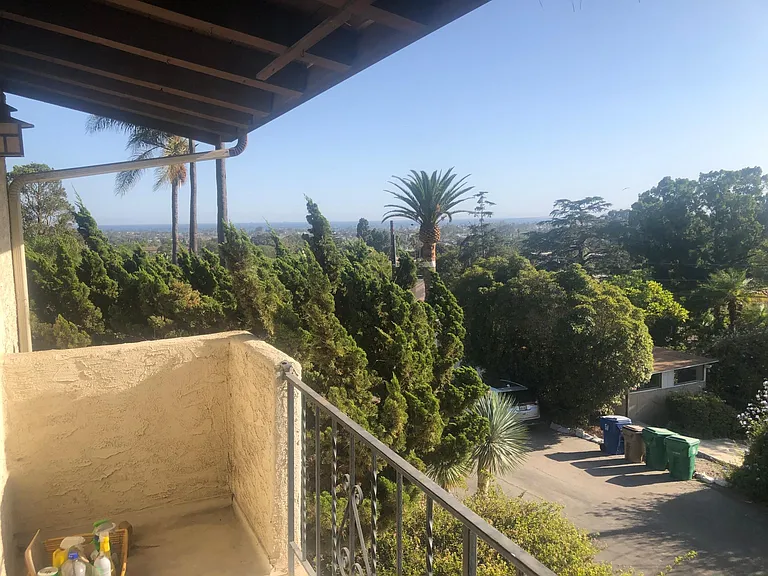 707 Colina Ln #B — Photo 2