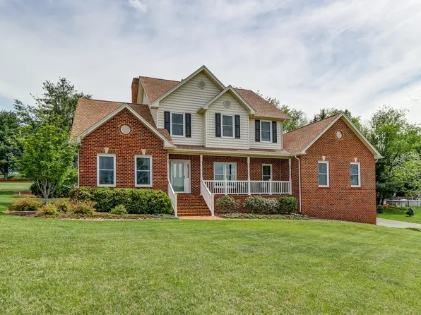 506 Ivy Lake Dr, Forest, VA 24551